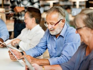 Seniors Embrace AI Classes to Navigate Digital Challenges