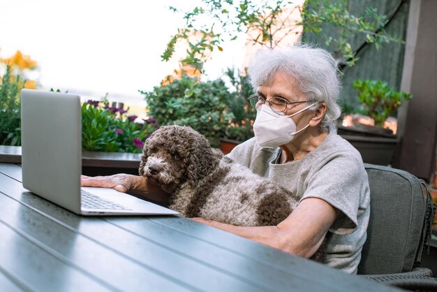 Pets ease isolation for seniors